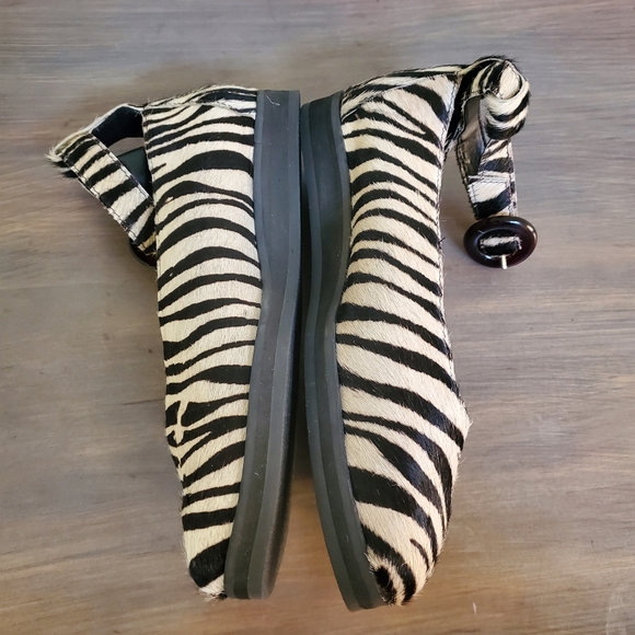Zebra Flats Pony Hair Abstract Toe Ankle Strap Unique Art to Wear - Picture 7 of 13
